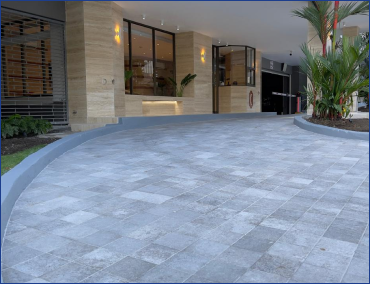 Trabajamos baldosas con tecnicas basadas en las normas para que estan sean duraderas y no se desprenda del piso facilmente